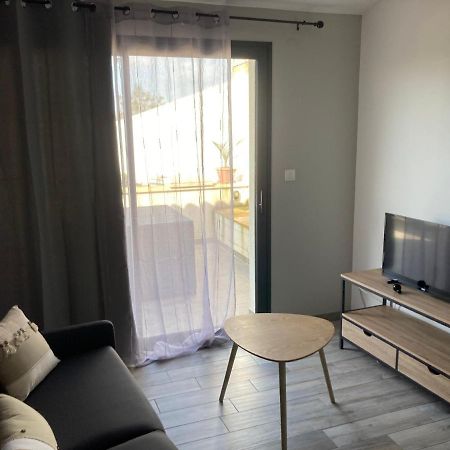 Studio Meuble Du Bourg Puymiclan Ngoại thất bức ảnh