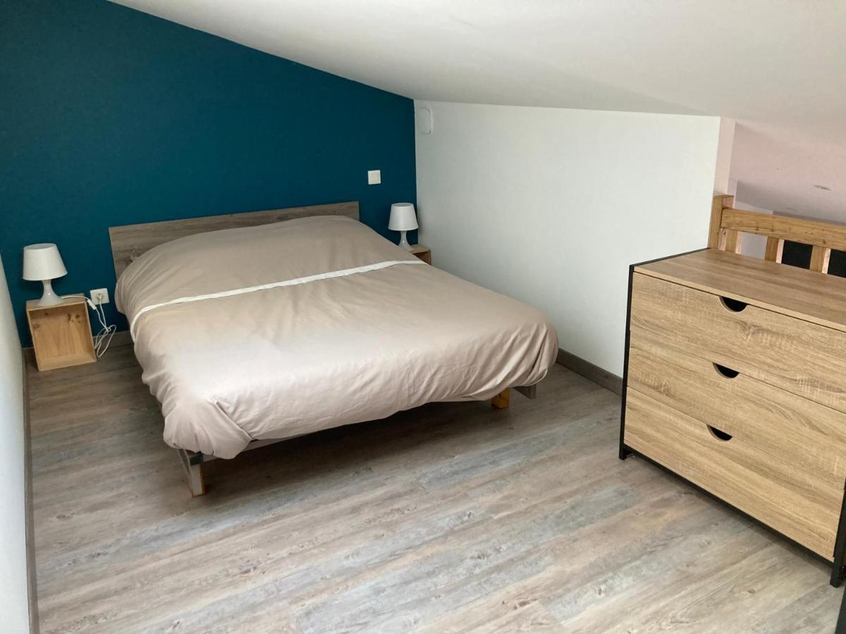 Studio Meuble Du Bourg Puymiclan Ngoại thất bức ảnh