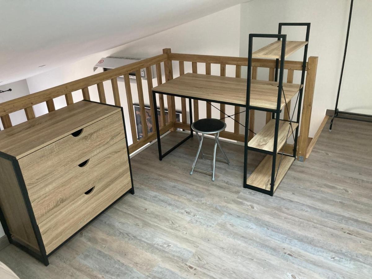 Studio Meuble Du Bourg Puymiclan Ngoại thất bức ảnh